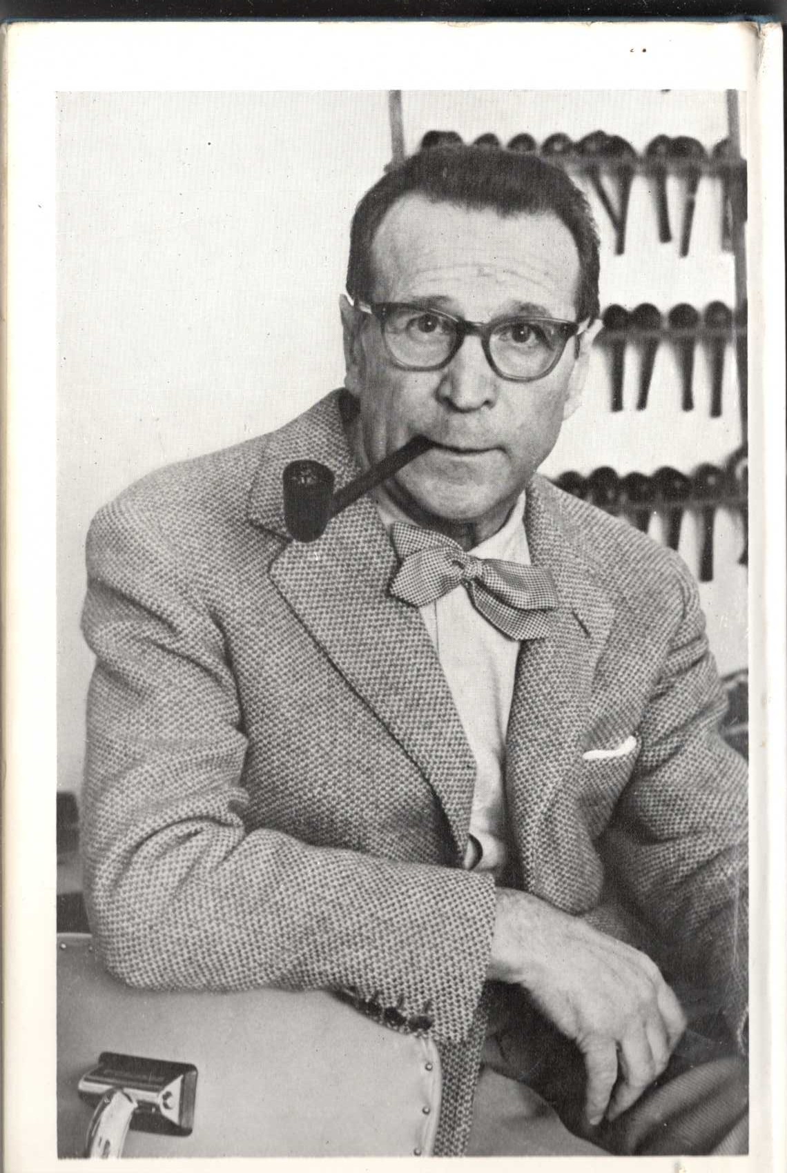 THE SECOND MAIGRET OMNIBUS: MAIGRET AND THE YOUNG GIRL/ MAIGRET'S LITTLE JOKE/ MAIGRET AND THE OLD LADY/ MAIGRET'S FIRST CASE/ MAIGRET TAKES A ROOM magnified rear book cover image