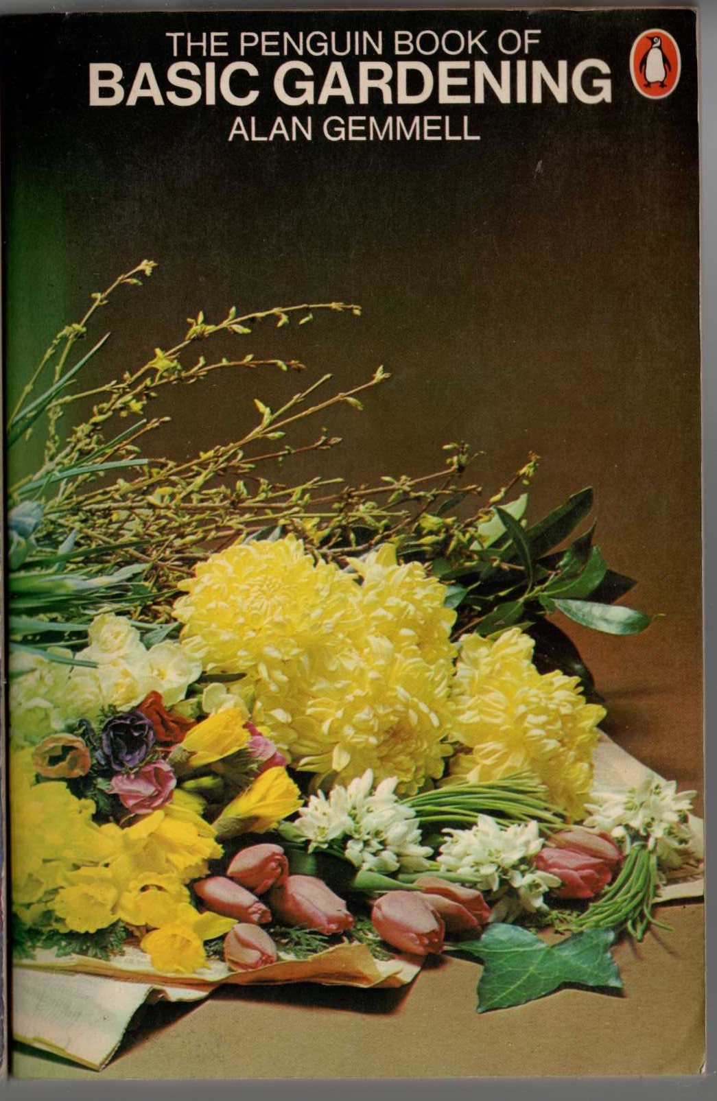 
\ THE PENGUIN BOOK OF BASIC GARDENING by Alan Gemmell front book cover image