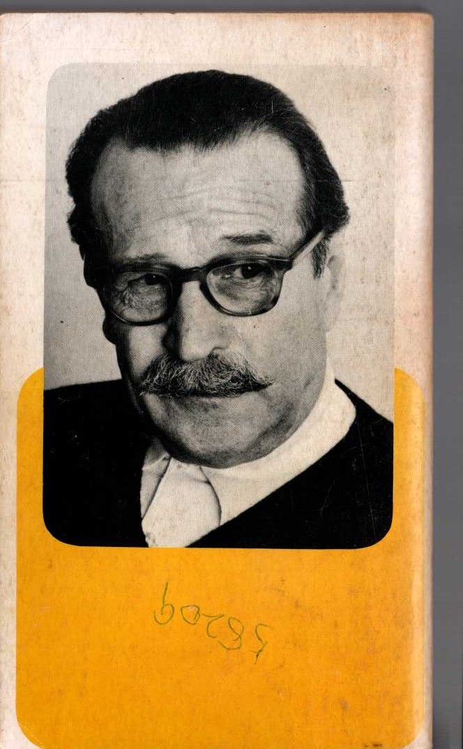 Georges Simenon  UN NOEL DE MAIGRET magnified rear book cover image