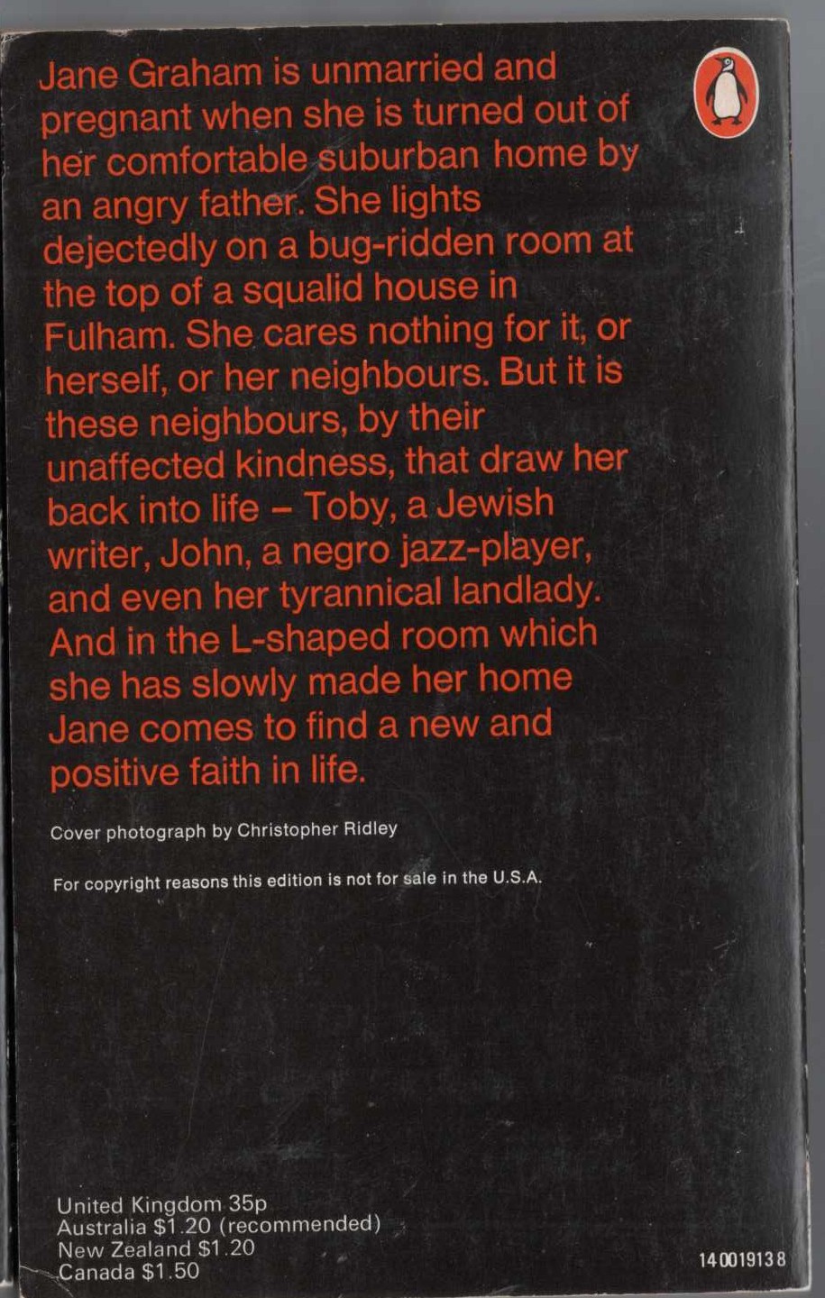 Lynne Reid Banks  THE L-SHAPED ROOM magnified rear book cover image