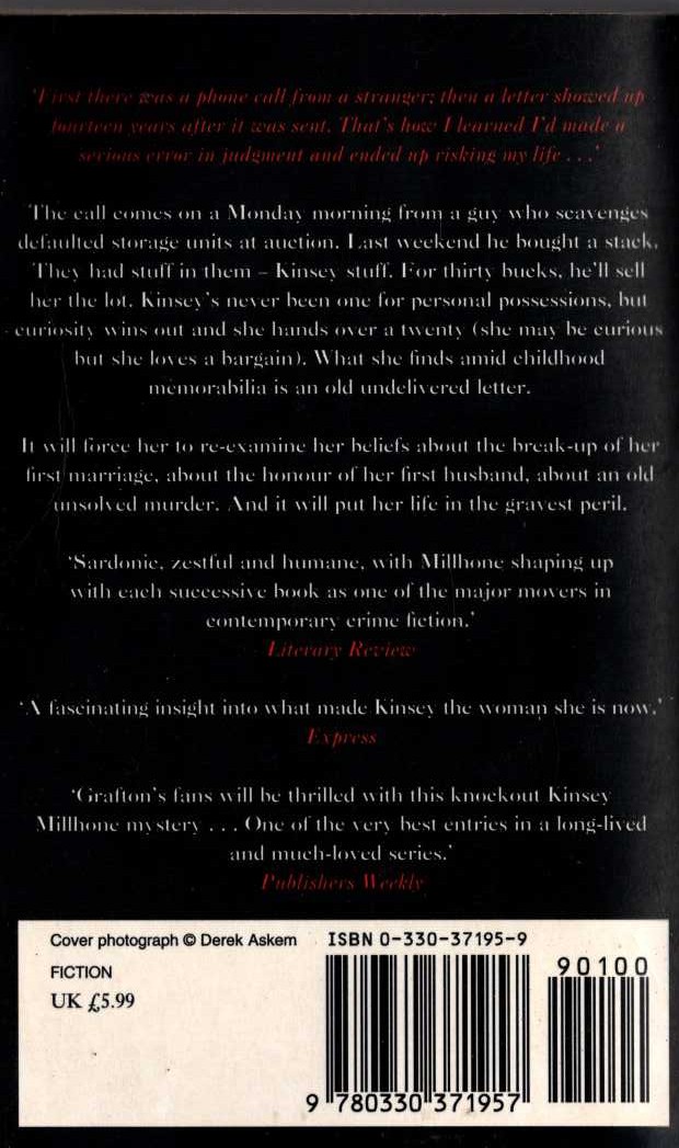 Sue Grafton  O.. IS FOR OUTLAW magnified rear book cover image