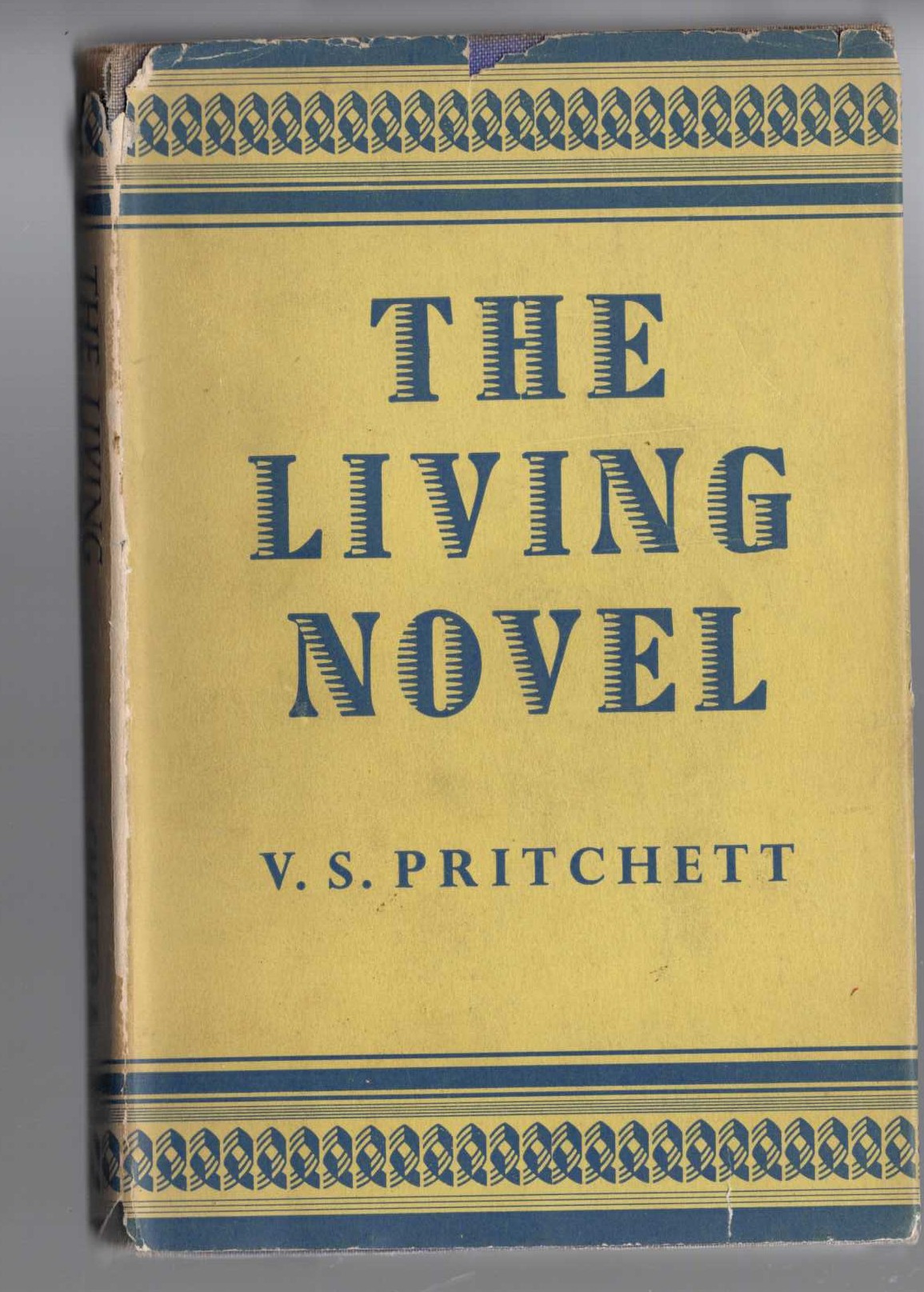 THE LIVING NOVEL magnified rear book cover image