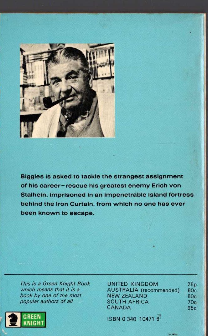 Captain W.E. Johns  BIGGLES BURIES A HATCHET magnified rear book cover image