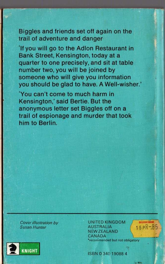 Captain W.E. Johns  BIGGLES TAKES A HAND magnified rear book cover image