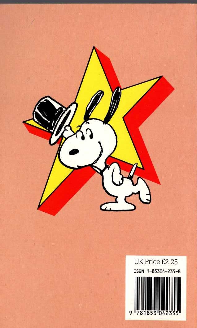 Charles M. Schulz  SNOOPY STARS AS THE HOLIDAYMAKER magnified rear book cover image