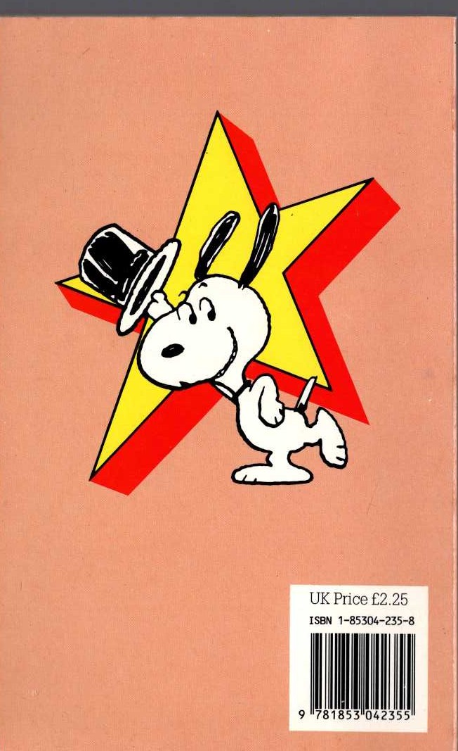 Charles M. Schulz  SNOOPY STARS AS THE HOLIDAYMAKER magnified rear book cover image