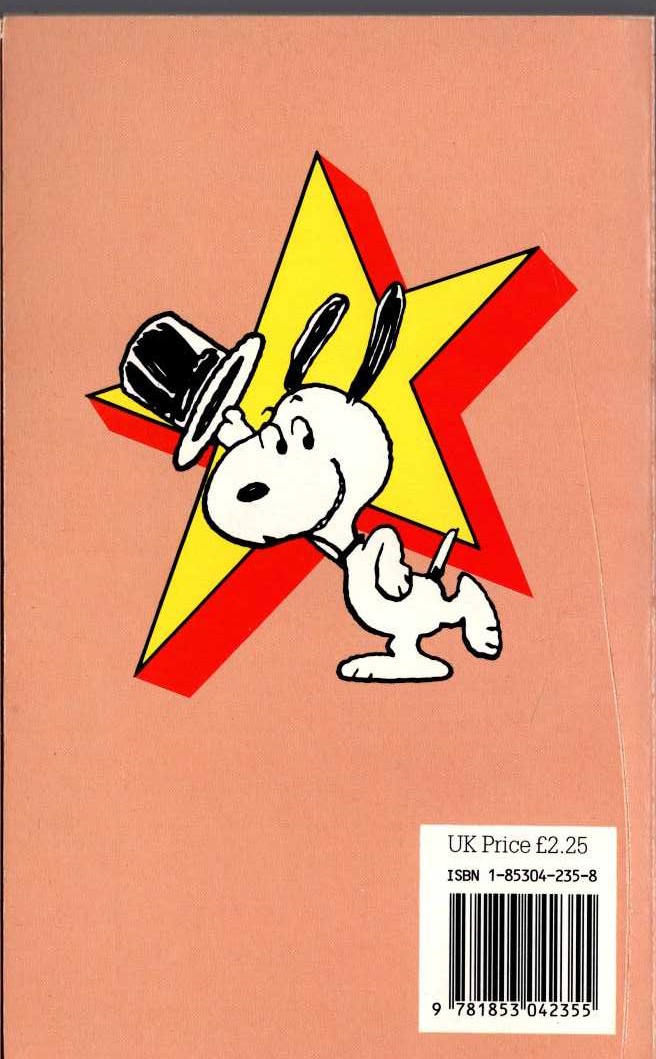 Charles M. Schulz  SNOOPY STARS AS THE HOLIDAYMAKER magnified rear book cover image