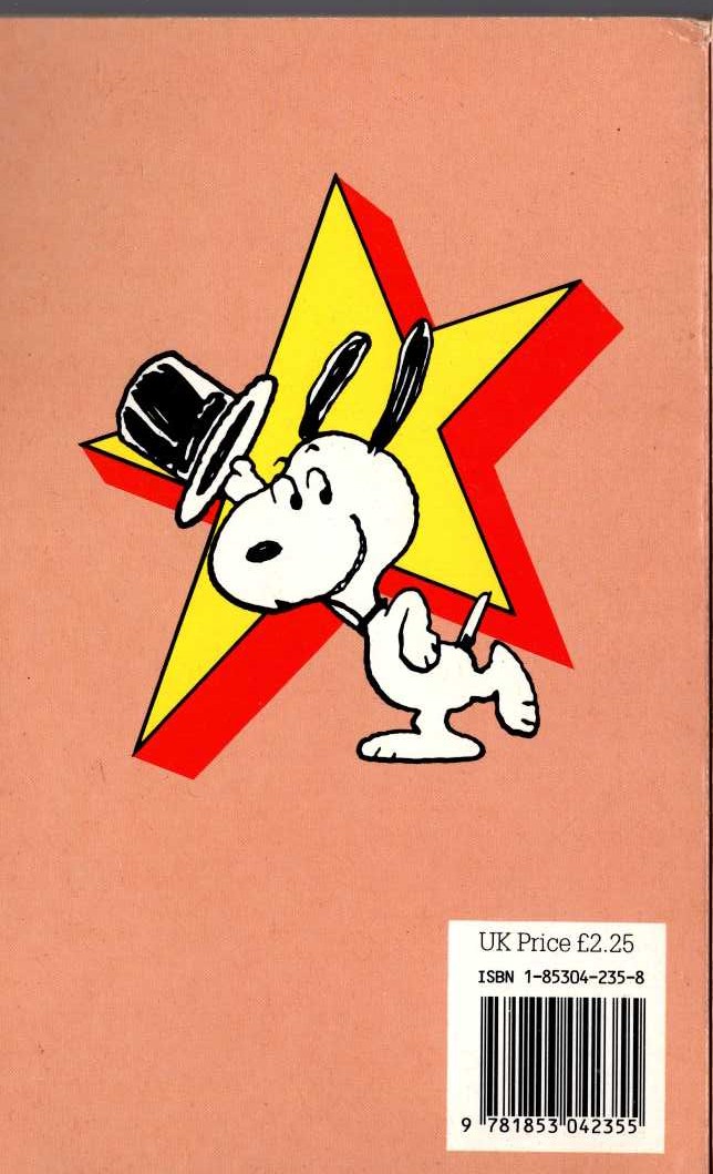 Charles M. Schulz  SNOOPY STARS AS THE HOLIDAYMAKER magnified rear book cover image