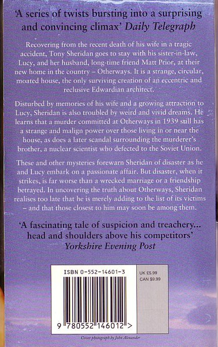 Robert Goddard  SET IN STONE magnified rear book cover image