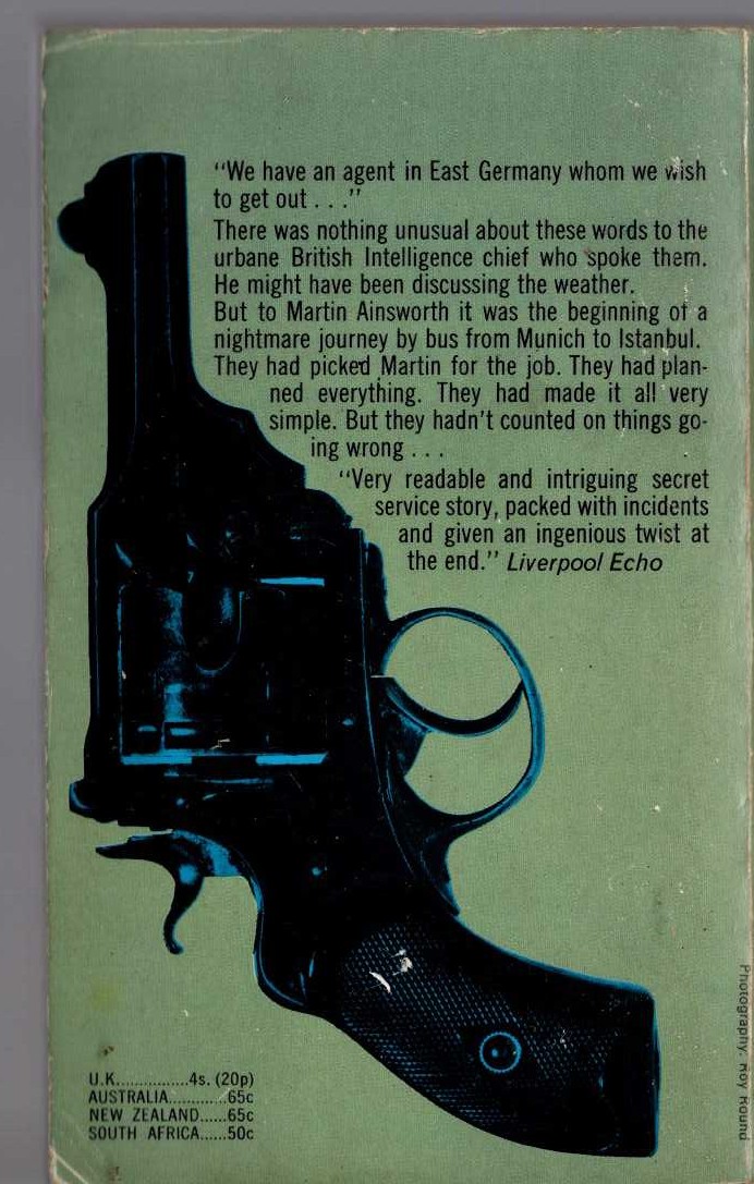 Michael Underwood  THE SHADOW GAME magnified rear book cover image