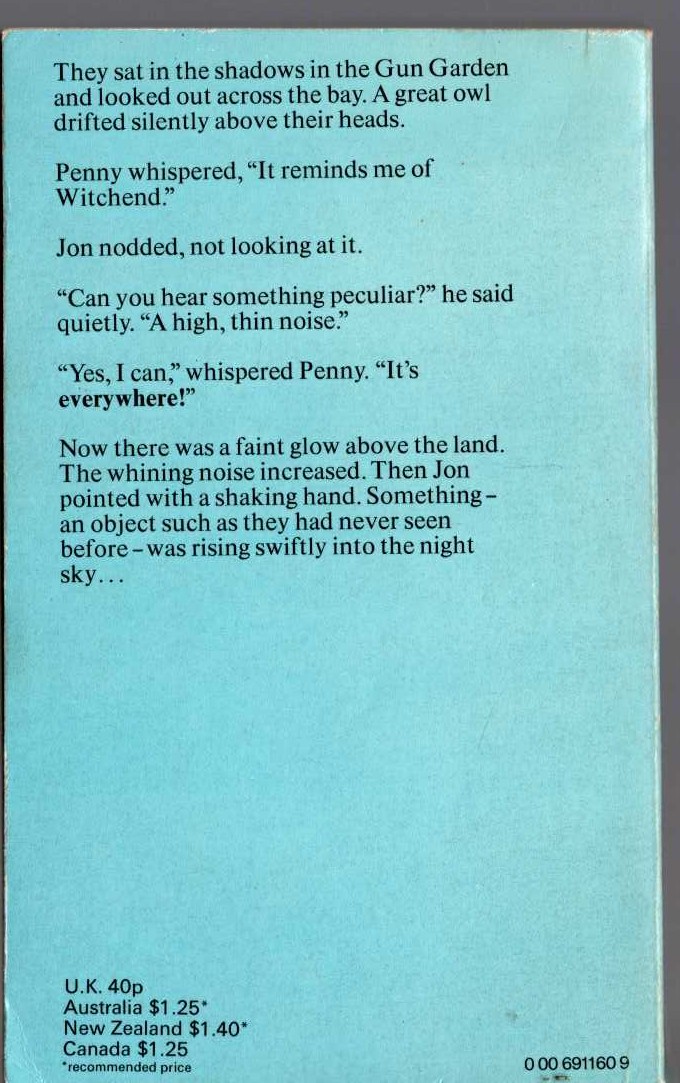 Malcolm Saville  SAUCERS OVER THE MOOR magnified rear book cover image