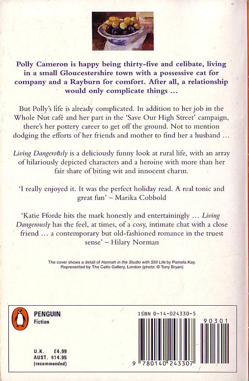 Katie Fforde  LIVING DANGEROUSLY magnified rear book cover image