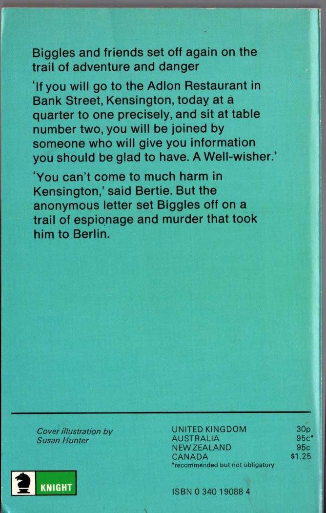Captain W.E. Johns  BIGGLES TAKES A HAND magnified rear book cover image