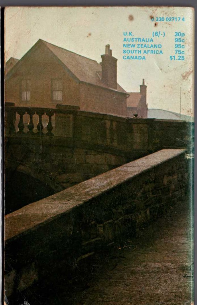 Sean O'Casey  AUTOBIOGRAPHY Book 2: PICTURES IN THE HALLWAY magnified rear book cover image
