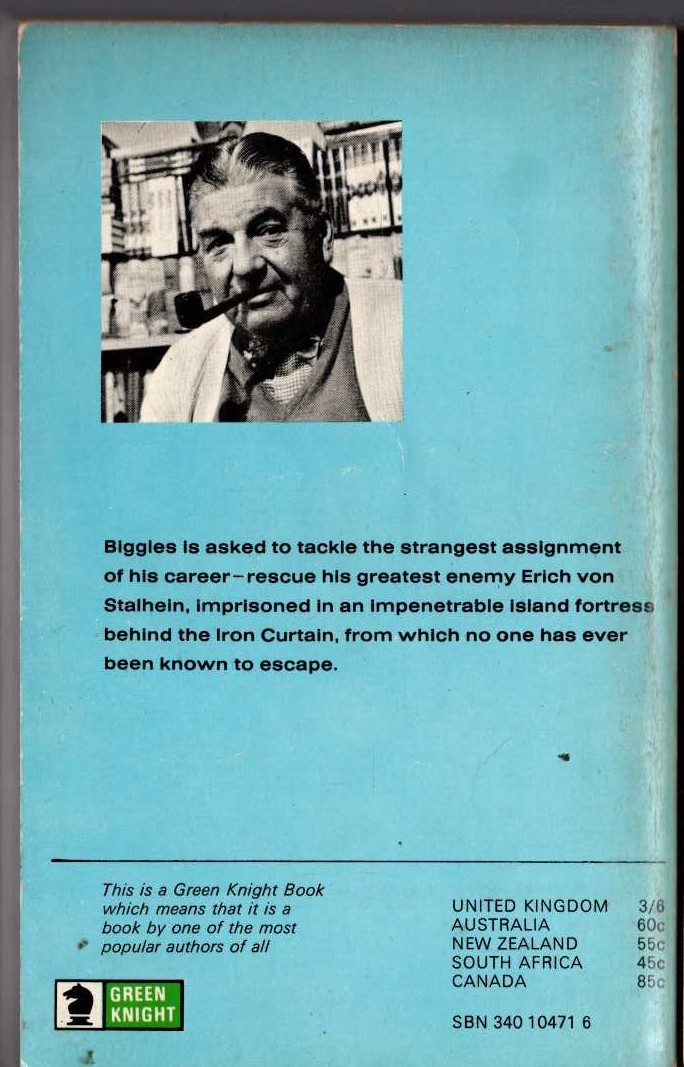 Captain W.E. Johns  BIGGLES BURIES A HATCHET magnified rear book cover image
