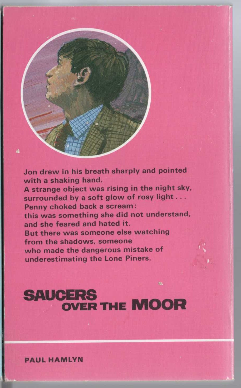 Malcolm Saville  SAUCERS OVER THE MOOR magnified rear book cover image