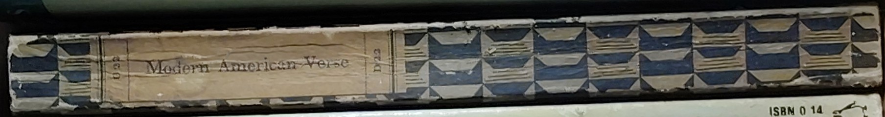 Geoffrey Moore (introduces_and_edits) THE PENGUIN BOOK OF MODERN AMERICAN VERSE spine of book image