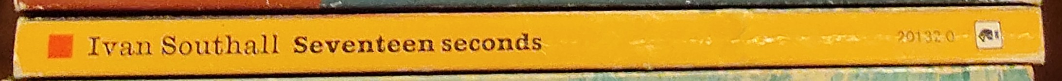 Ivan Southall  SEVENTEEN SECONDS spine of book image