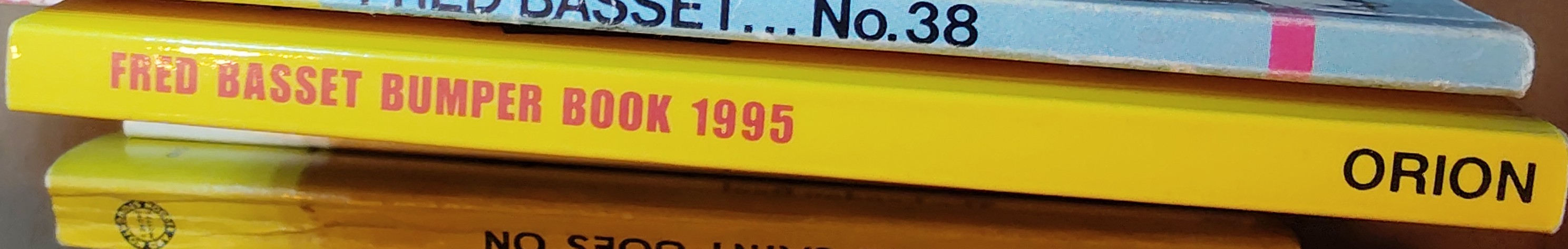 Alex Graham  FRED BASSET BUMPER BOOK 1995 spine of book image