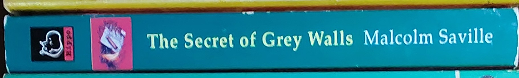 Malcolm Saville  THE SECRET OF GREY WALLS spine of book image