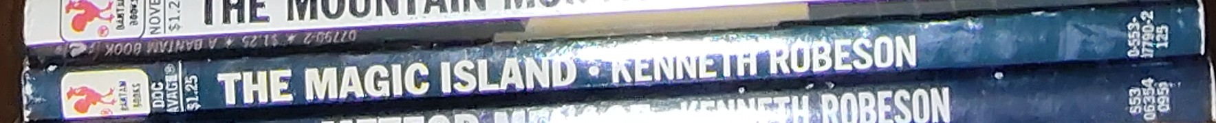 Kenneth Robeson  DOC SAVAGE: THE MAGIC ISLAND spine of book image