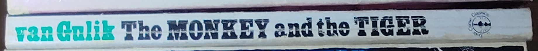 Robert van Gulik  THE MONKEY AND THE TIGER spine of book image