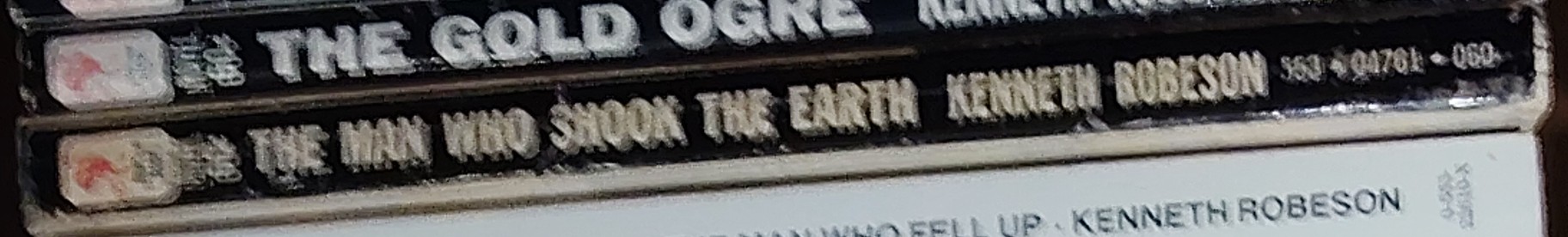Kenneth Robeson  DOC SAVAGE: THE MAN WHO SHOOK THE EARTH spine of book image