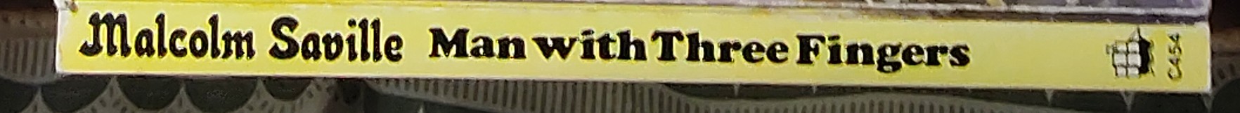 Malcolm Saville  MAN WITH THREE FINGERS spine of book image