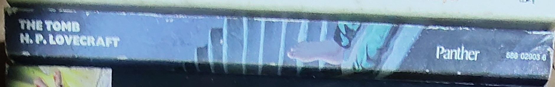 H.P. Lovecraft  THE TOMB and other tales spine of book image