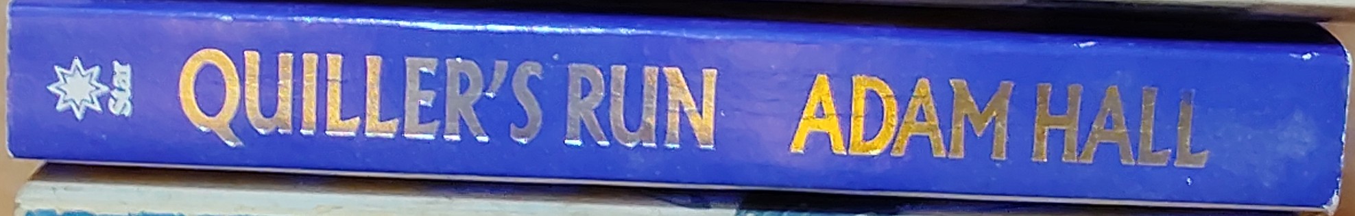 Adam Hall  QUILLER'S RUN spine of book image