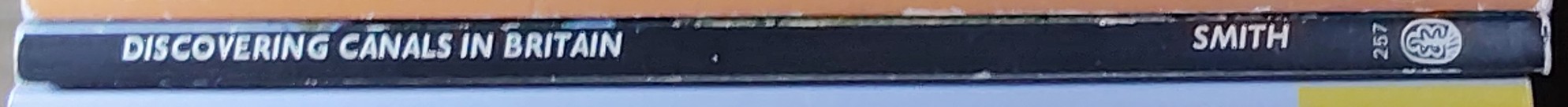 \ DISCOVERING CANALS IN BRITAIN  spine of book image