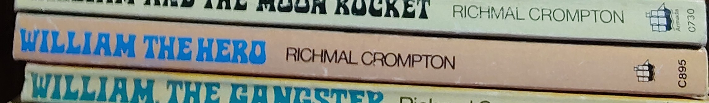 Richmal Crompton  WILLIAM - THE HERO spine of book image