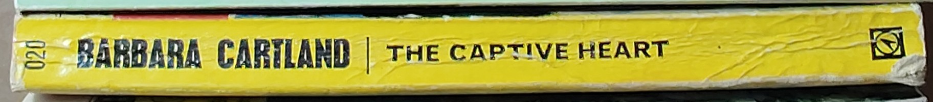 Barbara Cartland  THE CAPTIVE HEART spine of book image