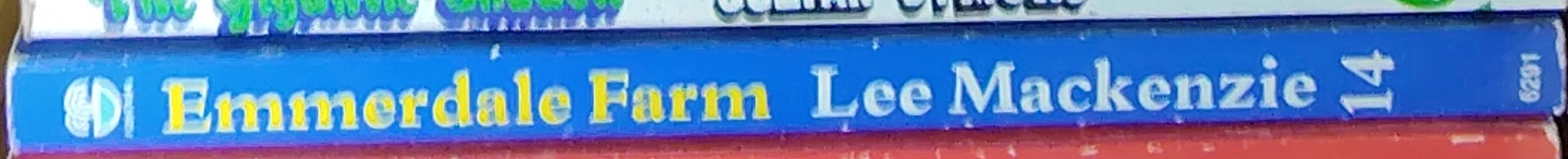 Lee Mackenzie  EMMERDALE FARM 14: INNOCENT VICTIM spine of book image