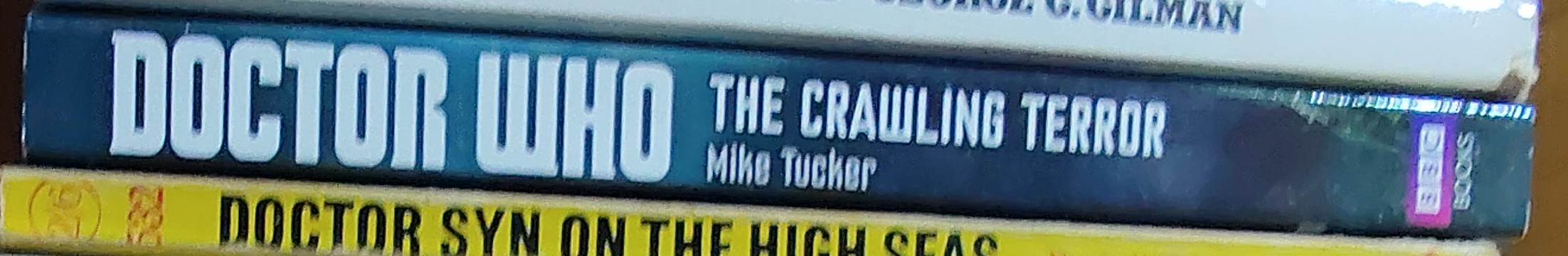 Mike Tucker  DOCTOR WHO - THE CRAWLING TERROR spine of book image