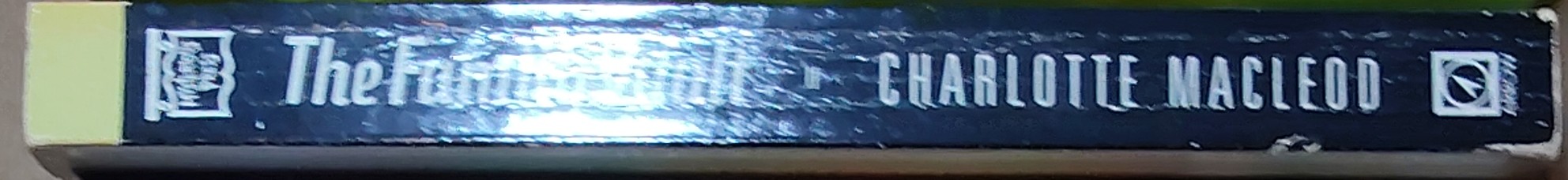 Charlotte Macleod  THE FAMILY VAULT spine of book image