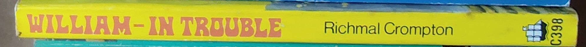 Richmal Crompton  WILLIAM IN TROUBLE spine of book image