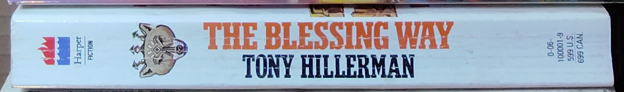 Tony Hillerman  THE BLESSING WAY spine of book image