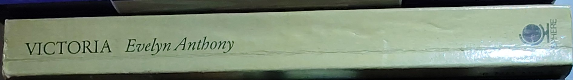 Evelyn Anthony  VICTORIA spine of book image