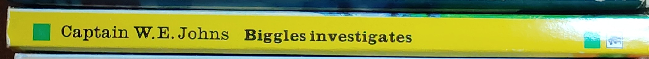 Captain W.E. Johns  BIGGLES INVESTIGATES spine of book image