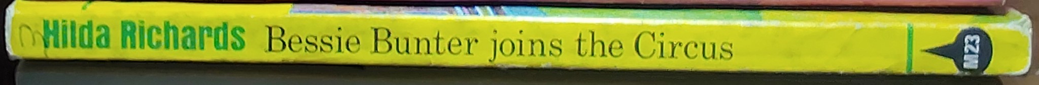 Hilda Richards  BESSIE BUNTER JOINS THE CIRCUS spine of book image