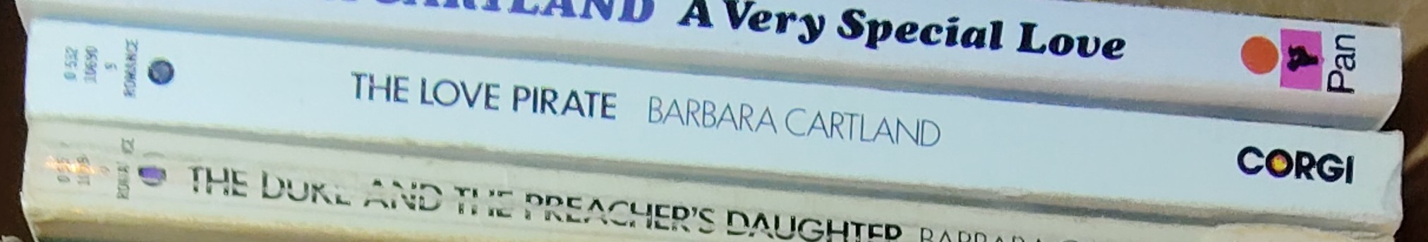 Barbara Cartland  THE LOVE PIRATE spine of book image