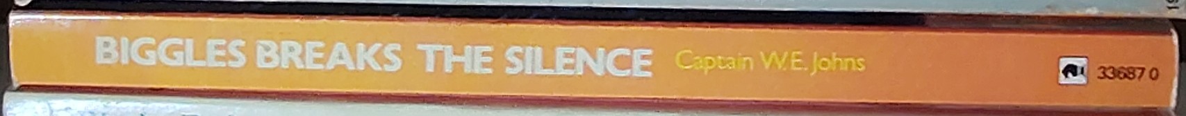 Captain W.E. Johns  BIGGLES BREAKS THE SILENCE spine of book image