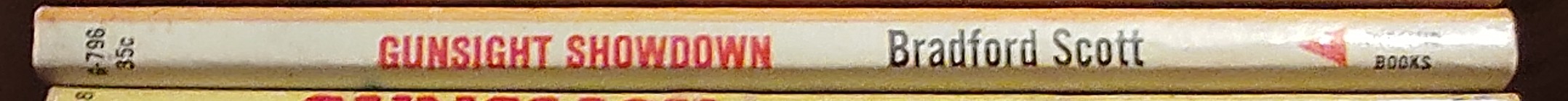 Bradford Scott  GUNSIGHT SHOWDOWN spine of book image