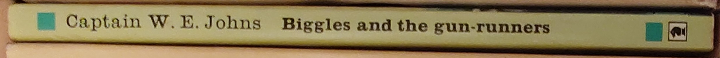 Captain W.E. Johns  BIGGLES AND THE GUN-RUNNERS spine of book image