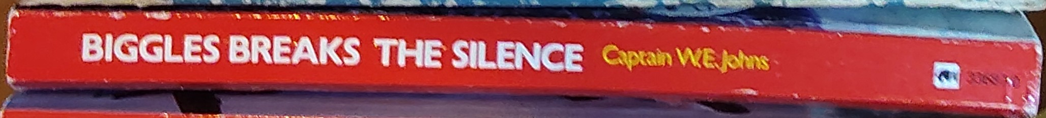 Captain W.E. Johns  BIGGLES BREAKS THE SILENCE spine of book image