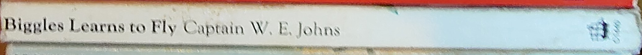 Captain W.E. Johns  BIGGLES LEARNS TO FLY spine of book image