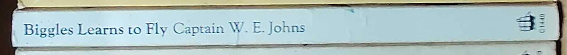 Captain W.E. Johns  BIGGLES LEARNS TO FLY spine of book image