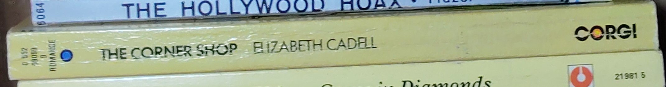 Elizabeth Cadell  THE CORNER SHOP spine of book image