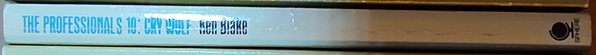 Ken Blake  THE PROFESSIONALS 10: CRY WOLF spine of book image